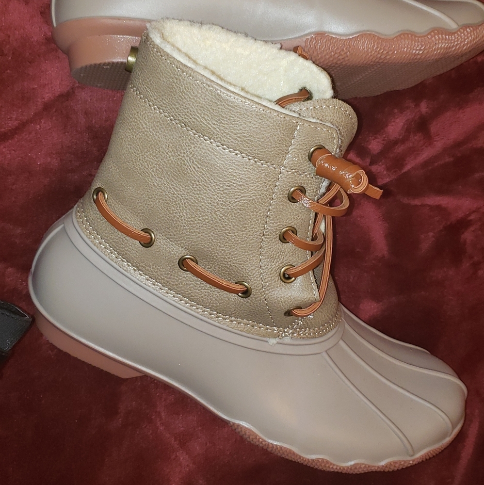 Fur lined weather boots, great condition,worn once